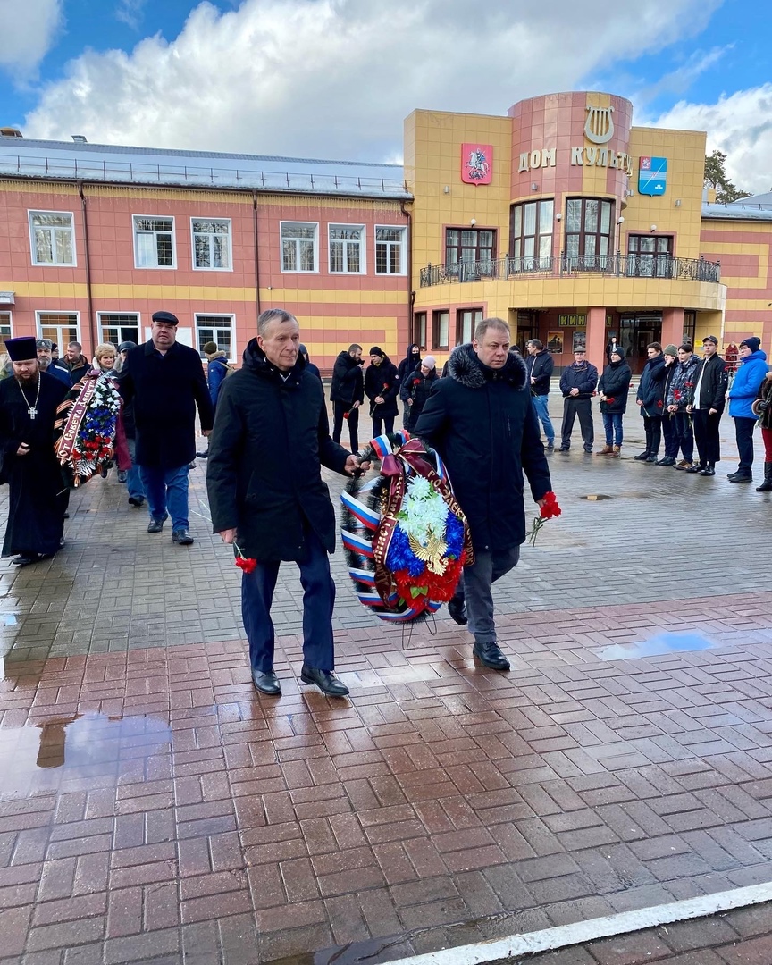 Торжественный митинг, посвящённый Дню защитника Отечества, прошёл 22  февраля у памятника землякам, погибшим в годы Великой Отечественной войны