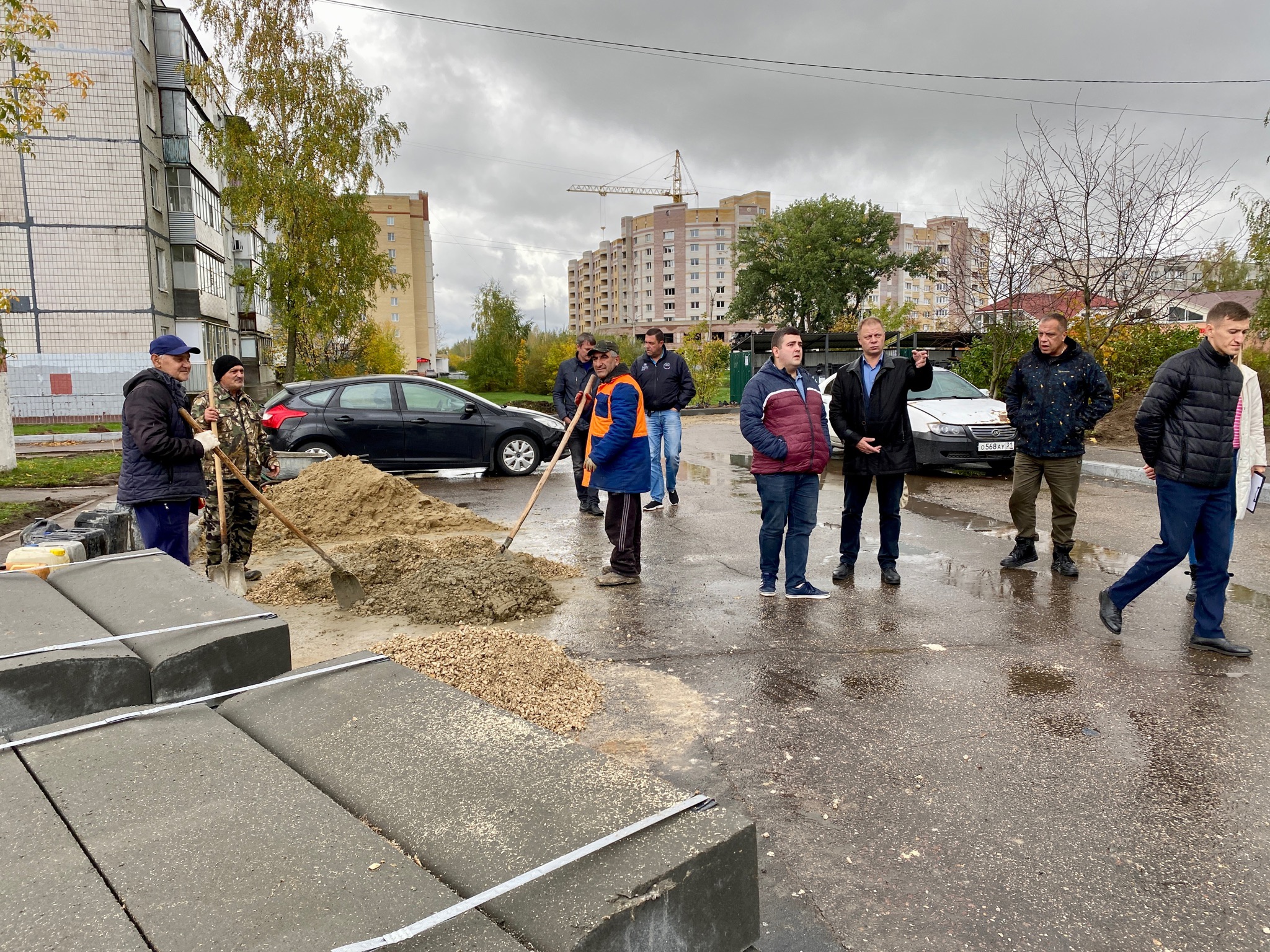 5 октября Глава г.о.Электрогорск Сергей Дорофеев провел еженедельный обход  по городу, в рамках которого большое внимание уделили обращениям жителям,  поступающим в его адрес